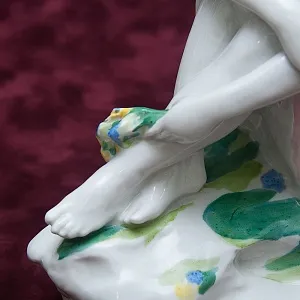 Коллекционная Фарфоровая Статуэтка «На отдыхе - девушка с букетом», ЛФЗ СССР -1963 г