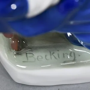 Антикварная фарфоровая статуэтка «Дама с горностаевой муфтой», Fraureuth Германия, 1919 - 1926 годы. 