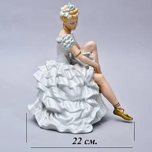 Большая Фарфоровая статуэтка «Балерина, завязывающая пуанты», Н-24 см. Schau Bach Kunst  Германия.