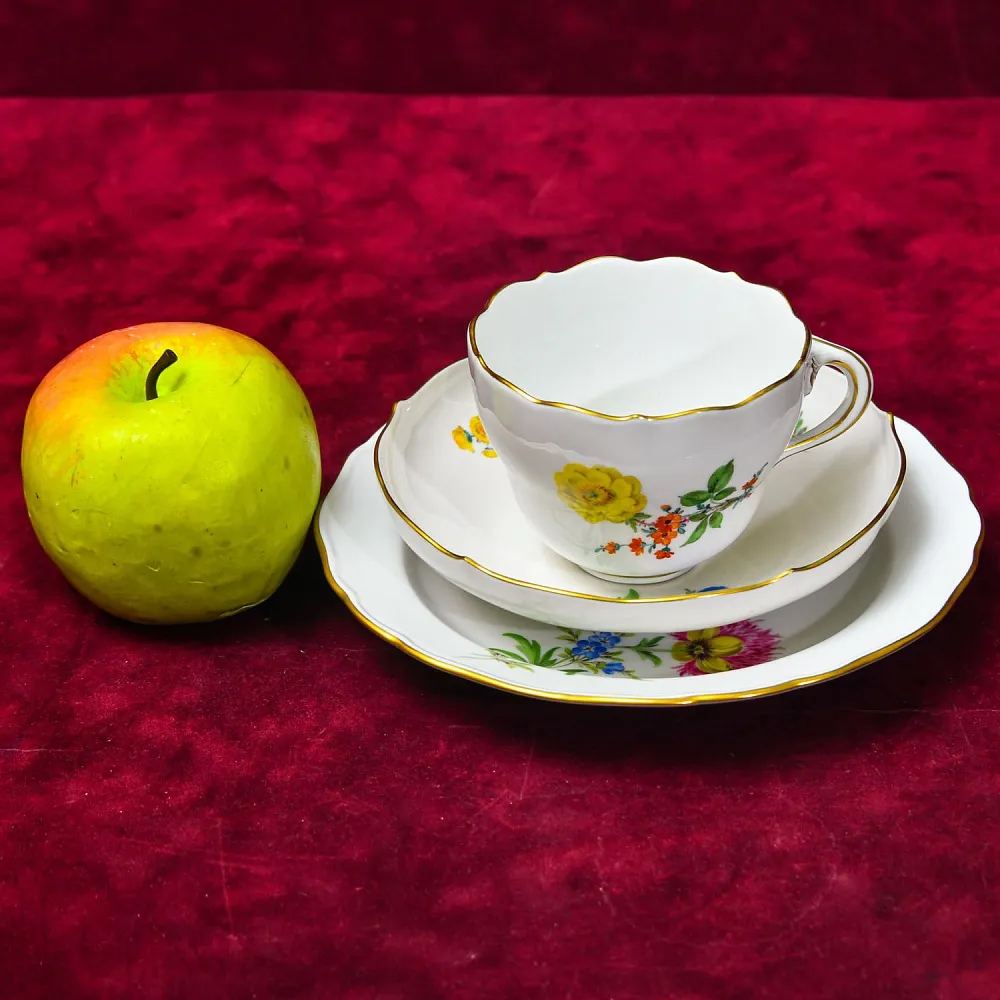 Чайная Винтажная пара + Тарелка (Тройка) серии BLUME Фарфор MEISSEN / МЕЙСЕН Германия.