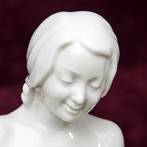 Редкая Фарфоровая Статуэтка «Девушка с Олененком», Hutschenreuther,  Германия -1955 год.