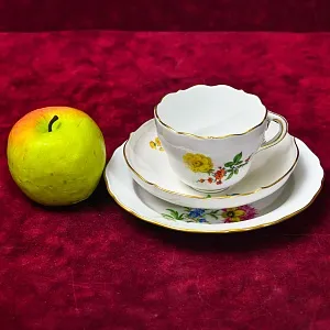 Чайная Винтажная пара + Тарелка (Тройка) серии BLUME Фарфор MEISSEN / МЕЙСЕН Германия.