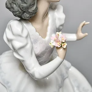 Коллекционная Фарфоровая статуэтка «Девушка в бальном платье», Lladro Испания, 2000 - 2004 годы. 
