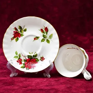 Коллекционная Фарфоровая Кофейная пара «Красная Роза», ROYAL ALBERT Англия, вторая половина ХХ века.