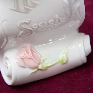 Фарфоровая Настольная плакетка LLADRO Society, Испания, 1985 - 2001 годы. 