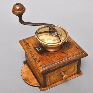 Деревянная Старинная Ручная Механическая Кофемолка - Мельница, Франция первая половина ХХ века.