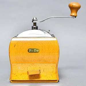 Коллекционная ручная механическая кофемолка «PeDe» Голландия, середина ХХ века.