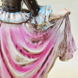 Большая Фарфоровая Статуэтка «Девушка на прогулке», GRAFENTHAL Германия - 1985год.