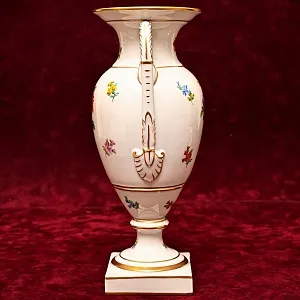 Фарфоровая Ваза в стиле Ампир, SP Dresden Германия, середина ХХ века.