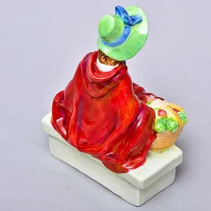 Авторская Фарфоровая статуэтка «Линда. Девочка с корзиной», Royal Doulton Англия, 1953 - 1976 годы.
