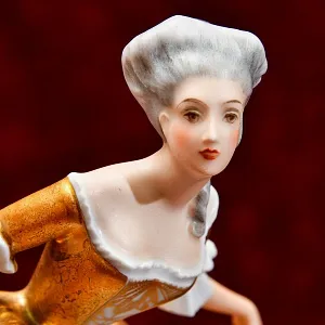 Редкость! Коллекционная Фарфоровая статуэтка «Девушка в золотом платье», ROSENTHAL, Германия - 1974 год.