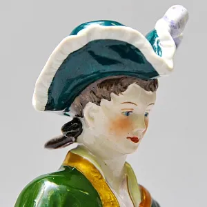 Коллекционная Фарфоровая статуэтка «Охотник с трофеем», Scheibe - Alsbach Германия 1952 - 1972 годы.