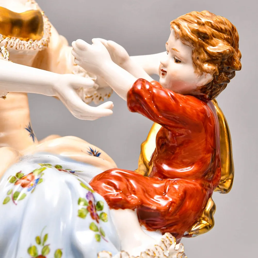 Коллекционная Фарфоровая Статуэтка «Материнство. Мать и Дитя», SANDIZELL PORCELAIN Германия.