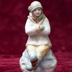 Авторская Коллекционная Фарфоровая Статуэтка «Девочка на Снежном Коме», Дулёво Россия.