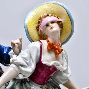 Антикварная Фарфоровая статуэтка «Влюбленная пара. Прятки у колодца», VOLKSTEDTER Германия.