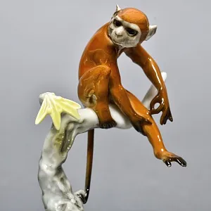 Коллекционная Фарфоровая статуэтка «Обезьяна на ветке», Hutschenreuther Германия.