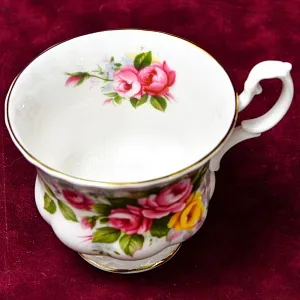 Коллекционная Фарфоровая Чайная пара «WESTBURY», ROYAL ALBERT Англия, вторая половина ХХ века.