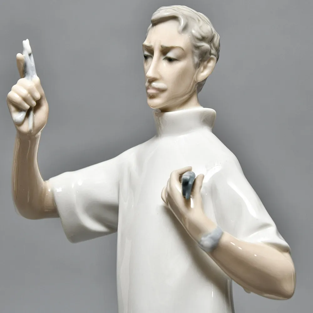  Коллекционная Фарфоровая статуэтка «Врач - Стоматолог», Lladro Испания, 1977 год.