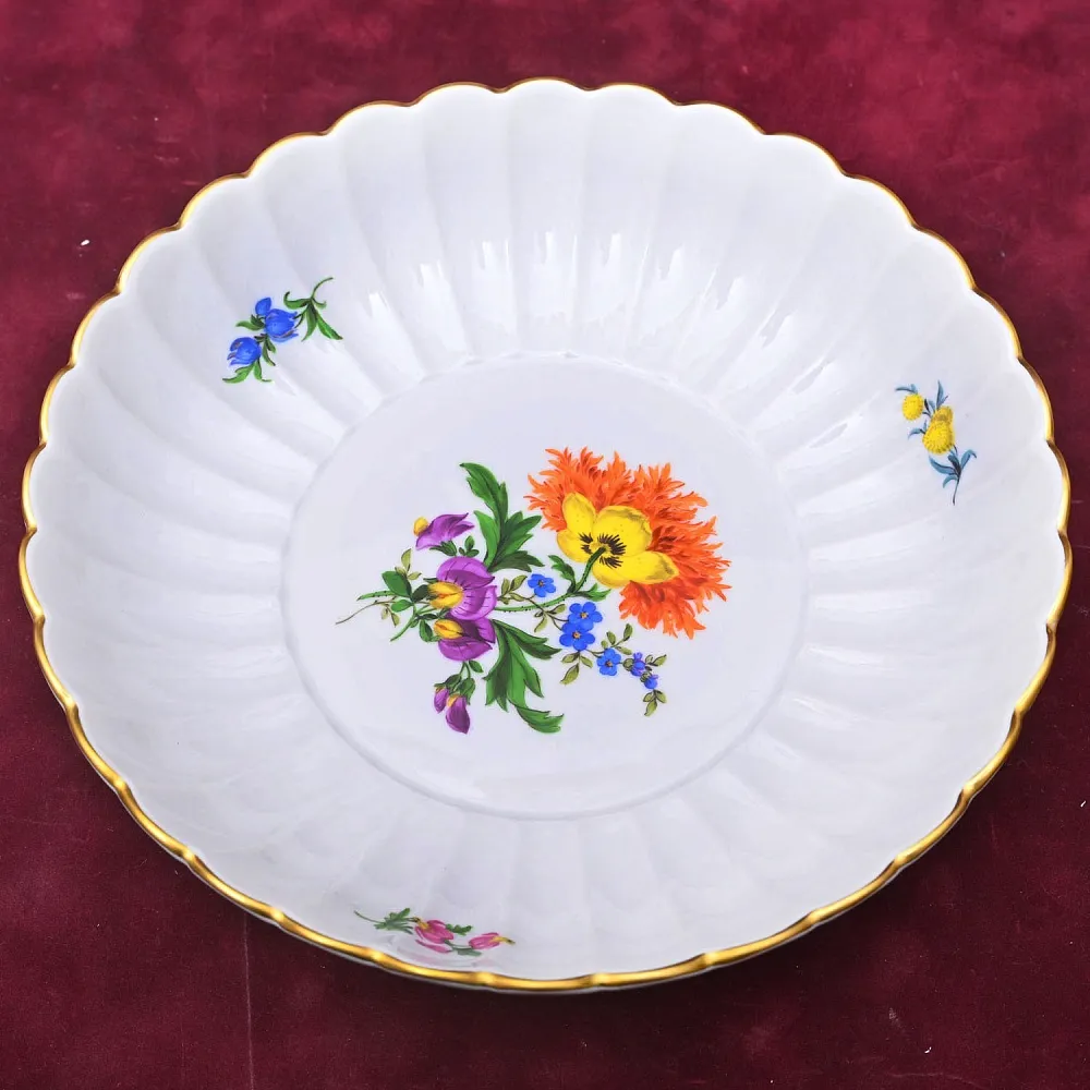 Сервировочная Тарелка - Блюдо - Сухарница  из коллекции BLUMEN, Фарфор MEISSEN Германия, 1974 год.