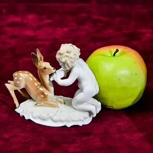 Фарфоровая статуэтка «Путти и олененок», Hutschenreuther, Германия - 1955 год..