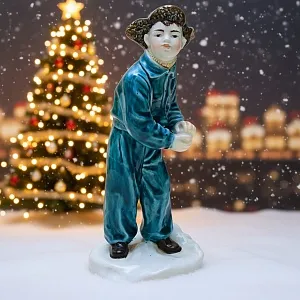 Коллекционная статуэтка «Мальчик со снежком», Фаянс ЗиК Конаково, СССР 50-е годы.