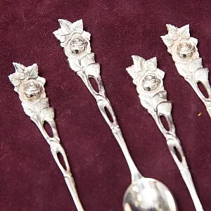 «Хильдесхаймская роза» - Сервировочный Набор Десертных Ложечек Silverplate, Германия 60-е годы.