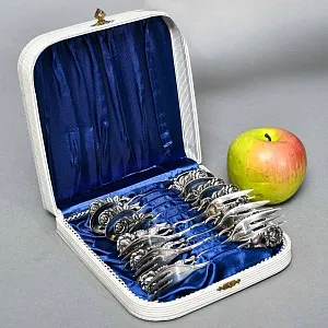 «Хильдесхаймская роза» - Сервировочный Набор Десертных Ложечек и Вилочек, Silverplate, Германия 60-е годы.