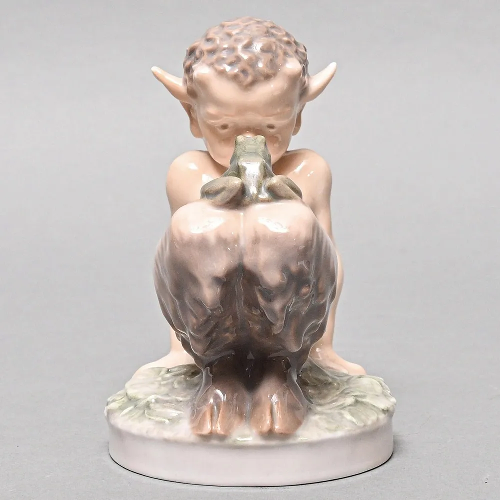 Коллекционная Фарфоровая статуэтка «Фавн и лягушка», Royal Copenhagen Дания - 1954 год. 