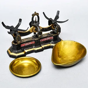 Антикварные Кухонные Весы с чашкой для сыпучих продуктов на 1 фунт, Англия начало ХХ века.