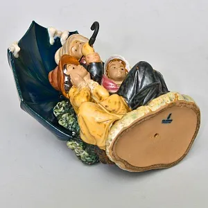 Коллекционная Фарфоровая статуэтка «Трое под зонтом». Грес Lladro Испания, 1978 - 1988 годы.