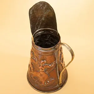 Небольшой Медно - Латунный Зольник «Дама с кавалером. Танцы», Бельгия середина ХХ века.