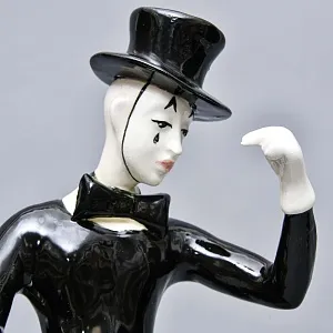 Большая Фаянсовая Статуэтка «Цирк - Клоун мим», Конаковский Фаянс.