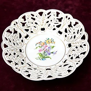 Коллекционное Сервировочное Блюдо - Тарелка, Прорезной Фарфор  KAISER Porzellan Германия.