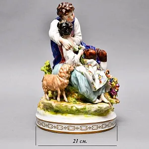 Антикварная Фарфоровая статуэтка «Влюбленные», VOLKSTEDTER Германия, конец ХIX - начало ХХ века.