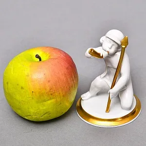  Антикварная Фарфоровая статуэтка «Мальчик c горном и копьем», ROSENTHAL Германия - 1924 год. 