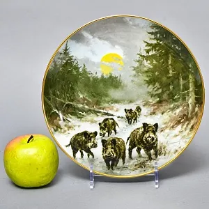 Коллекционная Фарфоровая Тарелка - Блюдо «Дикая Природа. Семья кабанов зимой»  KAISER Германия.