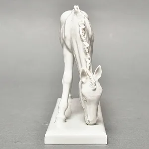 Коллекционная Фарфоровая статуэтка «Пасущийся жеребенок»,  MEISSEN / МЕЙСЕН Германия.