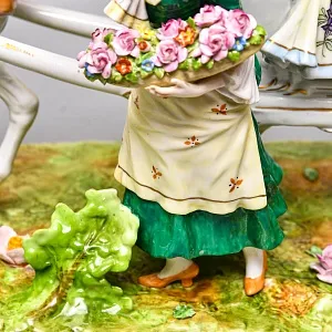 Большая Фарфоровая статуэтка «Дама в паланкине и Цветочница», Scheibe-Alsbach Германия, середина ХХ века.