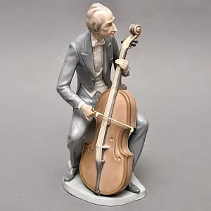 Коллекционная Фарфоровая статуэтка «Музыкант. ВИОЛОНЧЕЛИСТ», Lladro Испания 70-е годы.