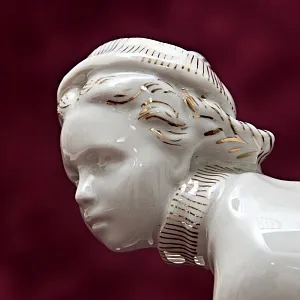 Фарфоровая Статуэтка «Лыжница», ПФЗ Песочное, СССР -1963 год.