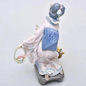 Редкость!!! Коллекционная Фарфоровая Статуэтка «Мичико. Японская девушка с корзиной цветов», Lladro Испания.