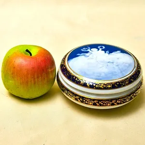 Авторская Фарфоровая Шкатулка - Бонбоньерка «Два путти», Limoges Франция 30гг.