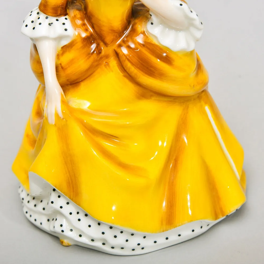 Коллекционная Фарфоровая статуэтка «Девушка в желтом платье. Сандра»,  Royal Doulton Англия.
