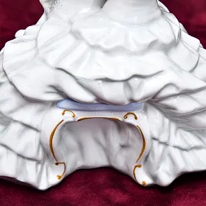 Коллекционная статуэтка «Балерина, завязывающая пуанту», Фарфор WALLENDORF, Германия.