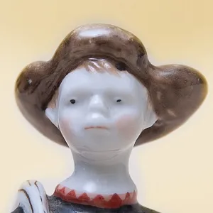 Коллекционная Фарфоровая статуэтка «Юный электрик», ДФЗ Вербилки СССР, середина ХХ века. 