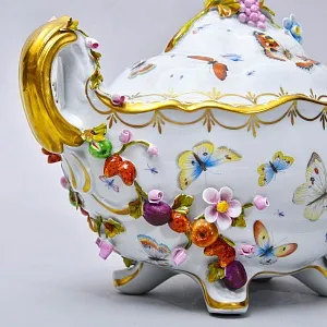 Фарфоровая Тюрина - Судок с крышкой «БАБОЧКИ В САДУ», Франция - середина ХХ века.