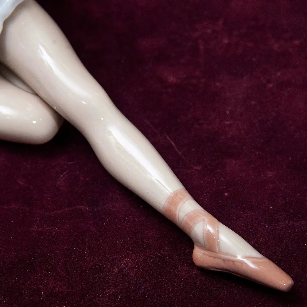 Коллекционная Фарфоровая статуэтка «Балерина - Лебединое озеро» Lladro, Испания.