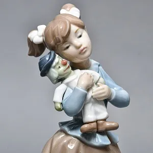 Коллекционная Фарфоровая статуэтка «Девочка с клоуном», Nao by Lladro Испания, 80-е гг. 