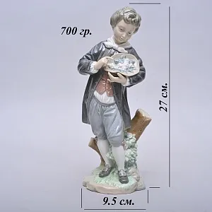Коллекционная Фарфоровая статуэтка «Мальчик с розами», Lladro Испания, 1971 - 1979 годы.