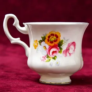 Коллекционная Фарфоровая Кофейная пара «ЛЕТО», ROYAL ALBERT Англия, вторая половина ХХ века.